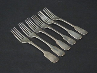 5 Victorian silver fiddle pattern pudding forks, London 1839 and 1 other 9 ozs
