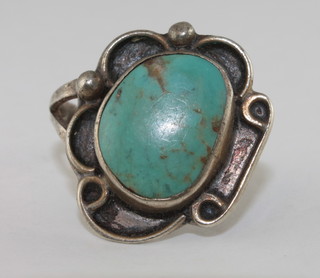 A silver dress ring set turquoise