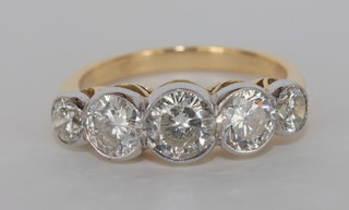 An 18ct yellow gold dress ring set 5 diamonds, approx 1.75ct