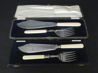 2 pairs of silver plated fish servers cased