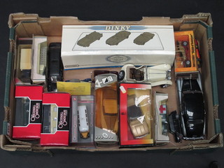2 original Omnibus Company models, a Dinky Matchbox classic British Sports Car series II DY-903 and other various toy cars