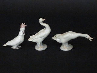 A Continental porcelain figure of a seated cockatoo 4" and 2 Lladro figures of geese 6"