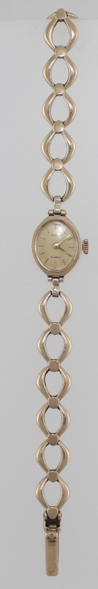 A lady' Accurist wristwatch contained in a 9ct gold case with integral gold bracelet
