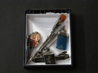 A Niello and silver tie clip, 5 brooches and a hardstone pendant