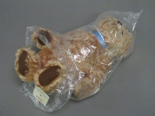 A 2002 limited edition Steiff bear complete with bag