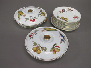 A pair of Royal Worcester circular Evesham gold pattern tureens  and covers 10", do. plate 9", 8 plates 8 1/2", some rubbing to  gilding