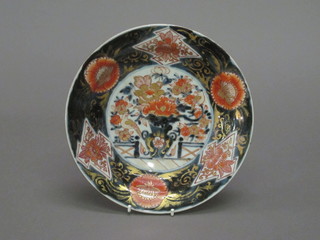A Japanese Imari style plate with floral decoration 8"
