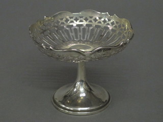 A circular pierced silver pedestal bowl Sheffield 1921 2 ozs