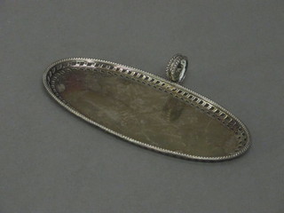 An oval silver snuffer tray, London 1872, 2 1/2 ozs   ILLUSTRATED