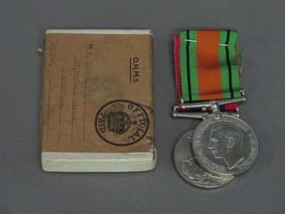 A pair comprising Defence and War medal with original  cardboard postage box