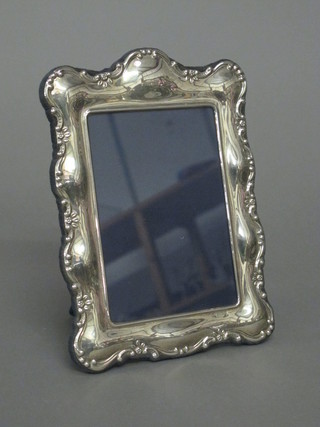 A modern silver easel photograph frame 5 1/2" x 4"