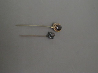 2 gilt metal stick pins
