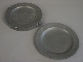 A pewter plate 9 1/2" and a pewter plate warmer 9"