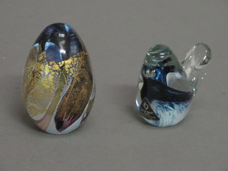 An Isle of Wight egg shaped glass paperweight 2" and an Isle of  Wight glass figure of a bird 2"