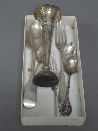 A silver fiddle pattern spoon, a silver Old English pattern table fork, a pastry fork, 3 silver teaspoons and a silver vase
