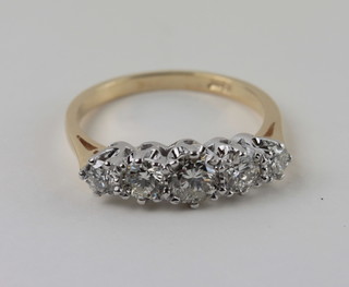 A lady's 18ct yellow gold dress ring set 5 diamonds, approx. 1.30ct