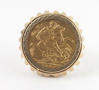 A gold dress ring mounted an Edward VII 1903 sovereign