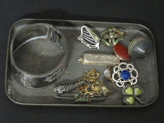 A silver ingot pendant, a silver and niello bracelet and a small collection of costume jewellery
