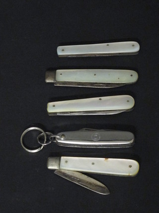 4 pocket knives with mother of pearl mounts and 1 other