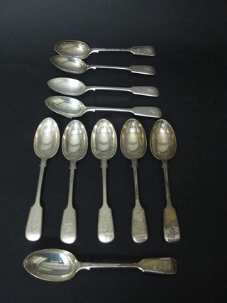 A set of 11 Victorian silver fiddle pattern teaspoons, London  1885, 9 ozs