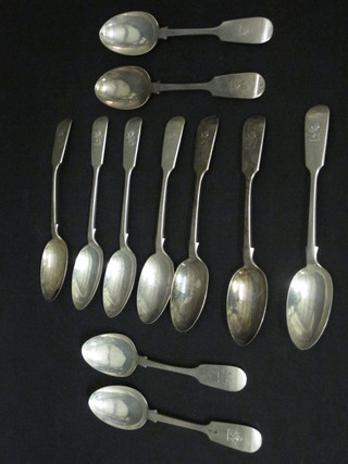 10 Edwardian silver fiddle pattern pudding spoons, London 1900,  14 1/2 ozs