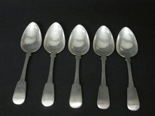 5 George III Scots silver fiddle pattern pudding spoons, Edinburgh 1786, 7 ozs