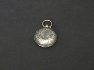 An engraved silver sovereign case, hinge f,