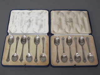 2 sets of 6 silver teaspoons, Sheffield 1934 by Mappin & Webb, 4 1/2 ozs, both cased