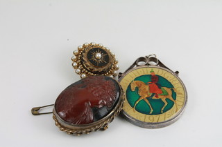 A cameo brooch, 1 other brooch and an enamelled 1977 Silver  Jubilee crown