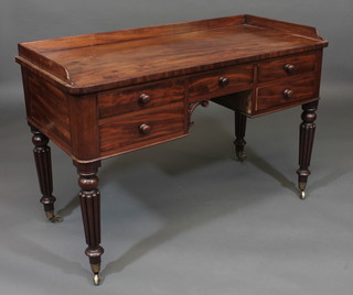 A William IV mahogany dressing table with three-quarter  gallery, fitted 5 short drawers, raised on turned and reeded  supports 47", drawer marked Gillows