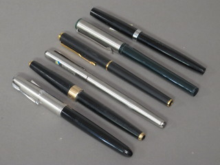 A Parker 17 fountain pen, a Senato-shorthand fountain pen, a  black Parker fountain pen, a green Platignum fountain pen and a  Spani Inoxcrom fountain pen
