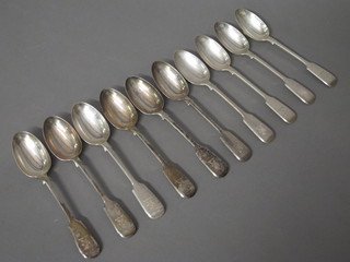 10 Edwardian silver fiddle pattern pudding spoons, London 1900,  14 1/2 ozs