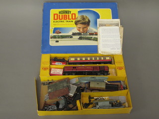 A Hornby Dublo electric train set, boxed