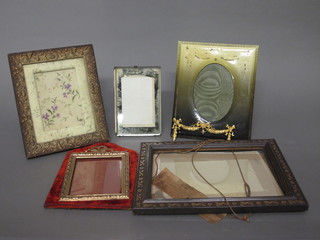 A gilt metal easel photograph frame 7" x 5" and 4 other  photographs frames