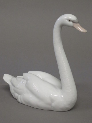 A Lladro figure of a swan, the base marked 5230, 8"