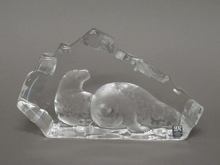 An Orrefors Swedish glass sculpture of seals by Mats Jonasson, signed 7"