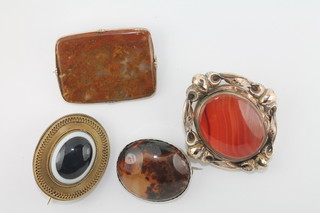 4 agate brooches