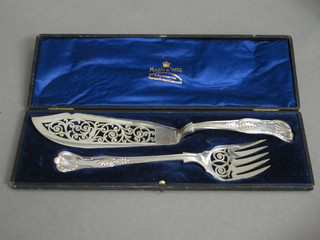 A pair of Kings pattern pierced silver plated fish servers by  Mappin & Webb, cased,