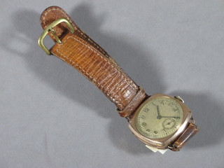A gentleman's wristwatch contained in a gold case
