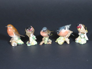 5 various Beswick figures of birds - Chaffinch 991, Robin 980,  Gold Finch 2273 x 2 and The Bull Finch 1042
