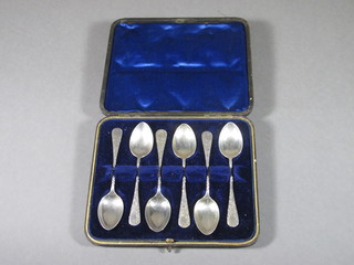 A set of 6 Edwardian silver coffee spoons, Birmingham 1903 2  ozs, cased