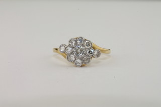 A lady's 18ct yellow gold cluster ring set diamonds approx  0.70ct