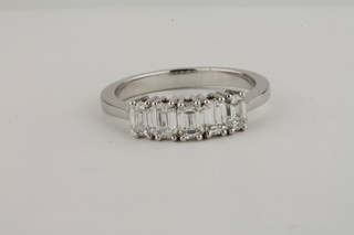 An 18ct white gold dress ring set 5 baguette cut diamonds,  approx 1.01ct