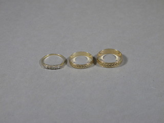 2 9ct gold wedding bands and a dress ring