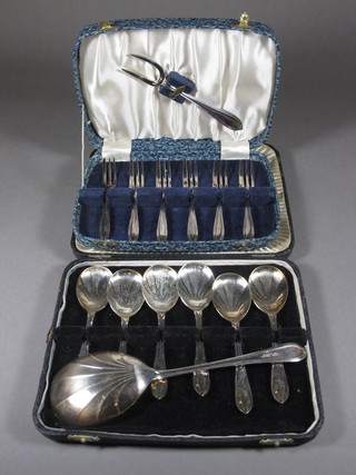 A set of 6 silver plated pastry forks, cased, and a set of 6 silver plated fruit spoons and server