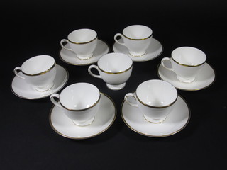 A Wedgwood California patterned tea service comprising 6  saucers and 7 cups - some rubbing to gilding