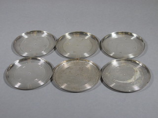 6 circular silver coasters, Birmingham 1977 with Silver Jubilee hallmark, 8 ozs