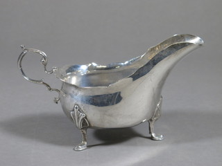 An Edwardian Georgian style silver sauce boat with wavy border, Sheffield 1906, 4 1/2 ozs  ILLUSTRATED