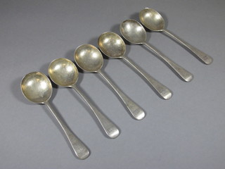 A set of 6 Old English pattern soup spoons, London 1925, 10  1/2 ozs