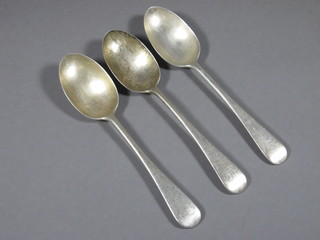 3 Old English pattern pudding spoons London 1925, 4 1/2 ozs
